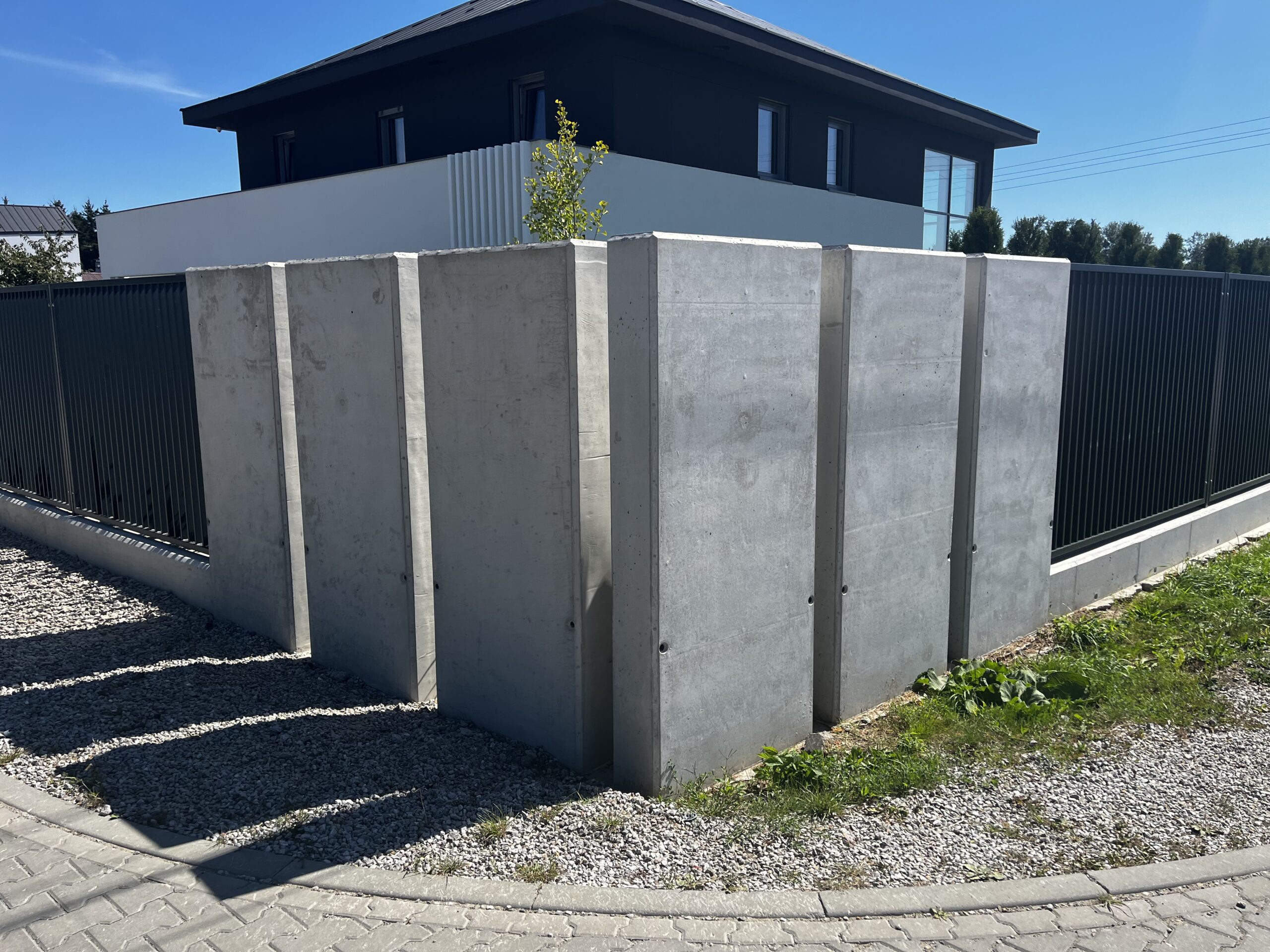 Ogrodzenie z betonu architektonicznego - przykład